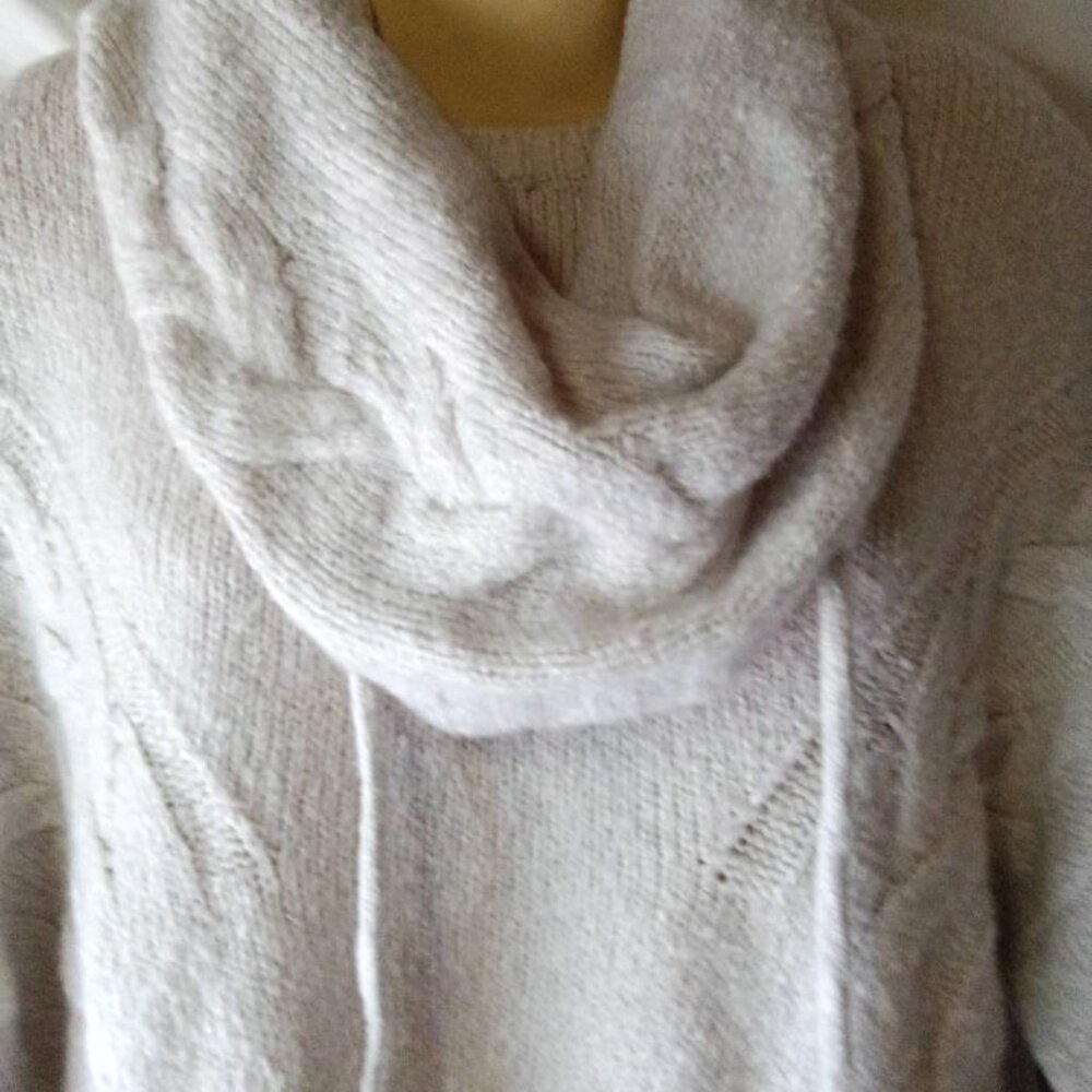 Women's Ivory Crewneck Pullover Sweater Removable Cowl Neck NWT